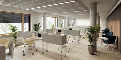 Coworking Spaces - Flex Desks im größten Raum - mit breiter Fensterfront, die direkt auf die großzügige Fußgängerpromenade blickt. - Lakefirst