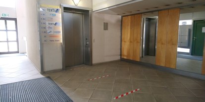 Coworking Spaces - Deutschland - Eingang mit Fahrstuhl - NB Business Center