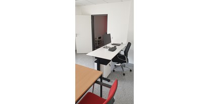 Coworking Spaces - Büroraum 205 mit Besprechungstisch - PCMOLD® workspaces