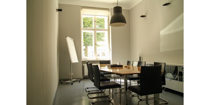 Coworking Spaces - feste Arbeitsplätze vorhanden - Berlin - Meeting-Raum  - Coworking Space Berlin-Charlottenburg