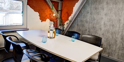 Coworking Spaces - feste Arbeitsplätze vorhanden - Berlin - Konferenzraum - comuna Coworking 57