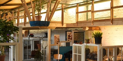 Coworking Spaces - Typ: Bürogemeinschaft - Berlin - Im Großraumbüro gibt es reichlich Platz auf zwei Ebenen - Karibuni | Creative Hub & Coworking Space