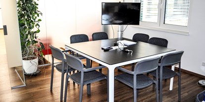 Coworking Spaces - Mittelburgenland - Der Meetingspace bietet bis zu 8 Personen Platz für Besprechungen  - Sonnenland Teamspace