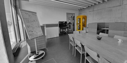 Coworking Spaces - Deutschland - WORKspace mit Blick zur hinteren Seite des Raums. - openFUX
