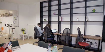 Coworking Spaces - feste Arbeitsplätze vorhanden - Berlin - Konferenztisch - mandel open space