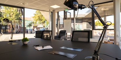 Coworking Spaces - Eine gute Belichtung spielt vor allem bei der Arbeit eine große Rolle. Finden auch Sie Ihren individuellen Arbeitsplatz an einen unserer Flex Desks in unserem lichtdurchfluteten Coworking-Space. - Orangery Stralsund