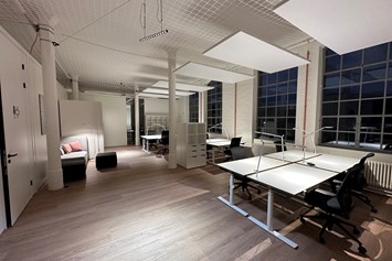 Coworking Space: Open Space Bereich mit Fix Desks - smartspaces