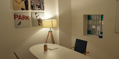 Coworking Spaces - feste Arbeitsplätze vorhanden - Hinterer Raum II, klein mit Durchgang - Ruhiger Space in Friedenau