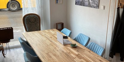 Coworking Spaces - Schweiz - Bakedicakedi - Desk im Dorf