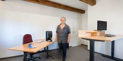 Coworking Spaces - Deutschland - Raum Einbach mit zwei festen Arbeitsplätzen. - CoWorking VISION HOCH DREI Bad Tölz