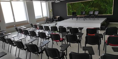 Coworking Spaces - Typ: Shared Office - Neuss - Die große Bühne ... hier kannst Du Deine Ideen vortragen und diskutieren! - IdeenGeberHaus - Coworking Space on the Rhine
