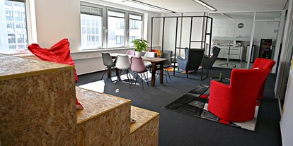 Coworking Spaces - feste Arbeitsplätze vorhanden - Hessen Süd - Kommunikationsbereich - Coworking Space Eschborn - Coworkingheroes