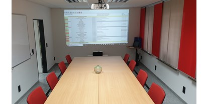Coworking Spaces - feste Arbeitsplätze vorhanden - Ruhrgebiet - Großer Meetingraum - PCMOLD® workspaces
