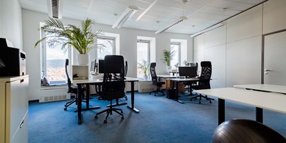 Coworking Spaces - feste Arbeitsplätze vorhanden - PLZ 07743 (Deutschland) - großes Büro mit mehreren Arbeitsplätzen - Coworking4You Jena