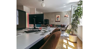 Coworking Spaces - Typ: Bürogemeinschaft - Düsseldorf - Büroraum und Chillbereich - Owls & Larks Coworking