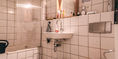 Coworking Spaces - Typ: Bürogemeinschaft - Düsseldorf - Bad mit Toilette, Dusche und Musik - Owls & Larks Coworking
