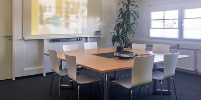 Coworking Spaces - feste Arbeitsplätze vorhanden - Region Bodensee - Konferenzraum mit Tisch für acht Personen - Coworking Bodensee