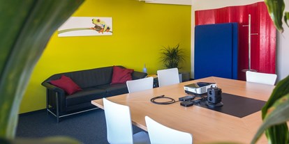 Coworking Spaces - Typ: Bürogemeinschaft - Region Bodensee - … und Ledersofa zum Relaxen - Coworking Bodensee