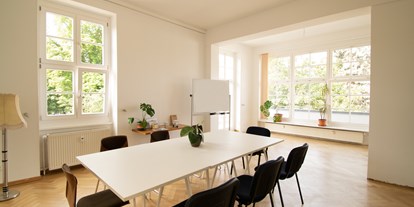 Coworking Spaces - feste Arbeitsplätze vorhanden - Thüringen - Unser großer Meetingraum "Sonnendeck" (35qm) im 1. OG - WerkBank Weimar