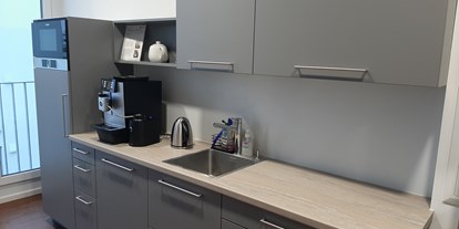 Coworking Spaces - Zugang 24/7 - Biberach an der Riß - Gemeinschaftsküche mit Kaffee-und Teeflat - FLEXoffices