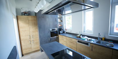Coworking Spaces - Niederösterreich - Die Gemeinschafts-Küche ist voll ausgestattet, und kann auch für Koch-Workshops bis zu 10 Personen gebucht werden.  - Cowork Café