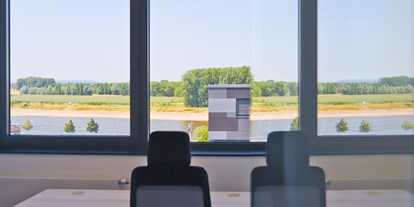 Coworking Spaces - feste Arbeitsplätze vorhanden - PLZ 40789 (Deutschland) - Einzelbüro Rheinblick - Promenade13 Premium Offices