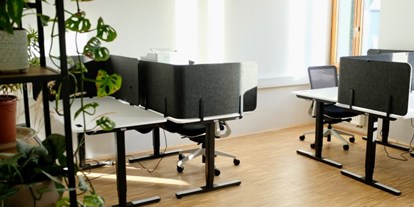 Coworking Spaces - Typ: Bürogemeinschaft - Rheinbach - Büro 2 mit höhenverstellbaren Schreibtischen und einstellbare Bürostühle - dyonix Workspaces