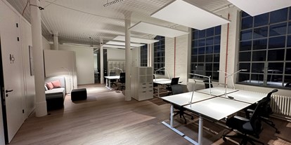 Coworking Spaces - feste Arbeitsplätze vorhanden - Berlin-Umland - Open Space Bereich mit Fix Desks - smartspaces
