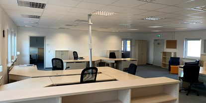 Coworking Spaces - feste Arbeitsplätze vorhanden - Einzel- oder Gruppenschreibtisch im Arbeitsraum mit bis zu 7 Arbeitsplätzen möglich - Fröhlicher Hans