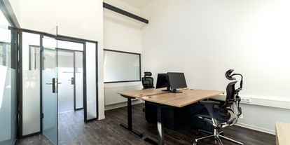 Coworking Spaces - Zugang 24/7 - Wanderup - Wir bieten drei Doppelbüros an. Die zwei Arbeitsplätze können bei Verfügbarkeit auch einzeln angemietet werden. - WERK.ZWEI