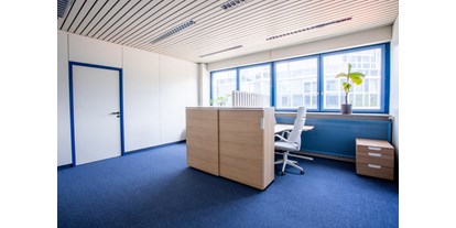 Coworking Spaces - feste Arbeitsplätze vorhanden - Baden-Württemberg - Eines der Doppelbüros aus einer anderen Perspektive. - OfficeSpace Bischoff365