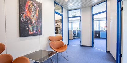 Coworking Spaces - Baden-Württemberg - Hier ist der Empfangsbereich zu sehen, in welchem Sie  Ihre Kunden und Geschäftspartner in Empfang nehmen. - OfficeSpace Bischoff365
