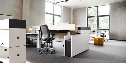 Coworking Spaces - feste Arbeitsplätze vorhanden - Neumünster - Höhenverstellbare Schreibtische - Freiraum Coworking