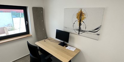 Coworking Spaces - Schmiechen - Eigenes, abschließbares Büro - Coworking Schmiechen: Dein Schreibtisch mit Blick ins Grüne