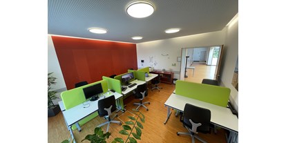Coworking Spaces - Schwarzwald - FridoSpace mit 8 Arbeitsplätzen, 
2 Wlan-Netzen mit jeweils eigenem Internetanschluss Netzwerkdrucker und Scanner - FridoSpace