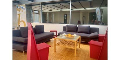 Coworking Spaces - Baden-Württemberg - Zeit zum Entspannen und Small-Talk: unsere Lounge. - FridoSpace