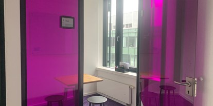 Coworking Spaces - Deutschland - Für kurze oder Einzel-Meetings stehen unsere bunten Räume zur Verfügung. Gute Laune garantiert! - kuehlhaus AG Experience Space