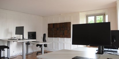 Coworking Spaces - Bern - 6 voll ausgestattete Arbeitsplätze mit höhenverstellbaren Tischen - coworkINS