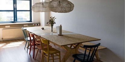 Coworking Spaces - Typ: Bürogemeinschaft - Wien-Stadt - Das Esszimmer liegt direkt gegenüber der voll ausgestatteten Küche und bietet Platz für 10 Leute.  - Happy House Wien