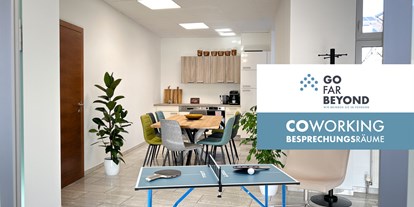 Coworking Spaces - Typ: Bürogemeinschaft - Niederösterreich - Unser gemütlicher Gemeinschaftsbereich bietet alles, was es für eine Pause braucht – inklusive netter Kollegen ;-) - gofarbeyond – CoWorking & Besprechungsräume