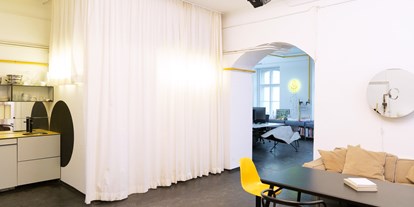 Coworking Spaces - feste Arbeitsplätze vorhanden - Wien-Stadt Leopoldstadt - Küche, Ess- & Besprechungstisch, WC und Bad - MADAME 1020