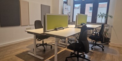 Coworking Spaces - Zugang 24/7 - Ostfriesland - Coworking Fläche mit 4 höhenverstellbaren Schreibtischen - Coworking Varel