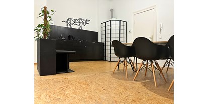 Coworking Spaces - feste Arbeitsplätze vorhanden - Berlin-Stadt Neukölln - Konferenzraum mit Küche - Atelier Lesotre
