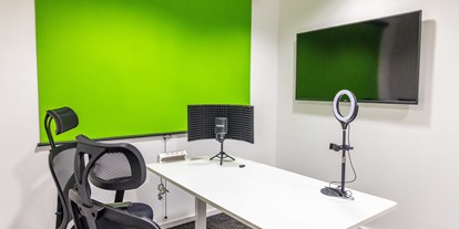 Coworking Spaces - feste Arbeitsplätze vorhanden - Donauraum - Podcast & Greenscreen Room - andys.cc Wagenseilgasse