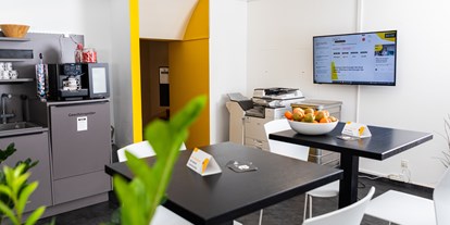 Coworking Spaces - feste Arbeitsplätze vorhanden - Donauraum - Küche - andys.cc  Getreidemarkt