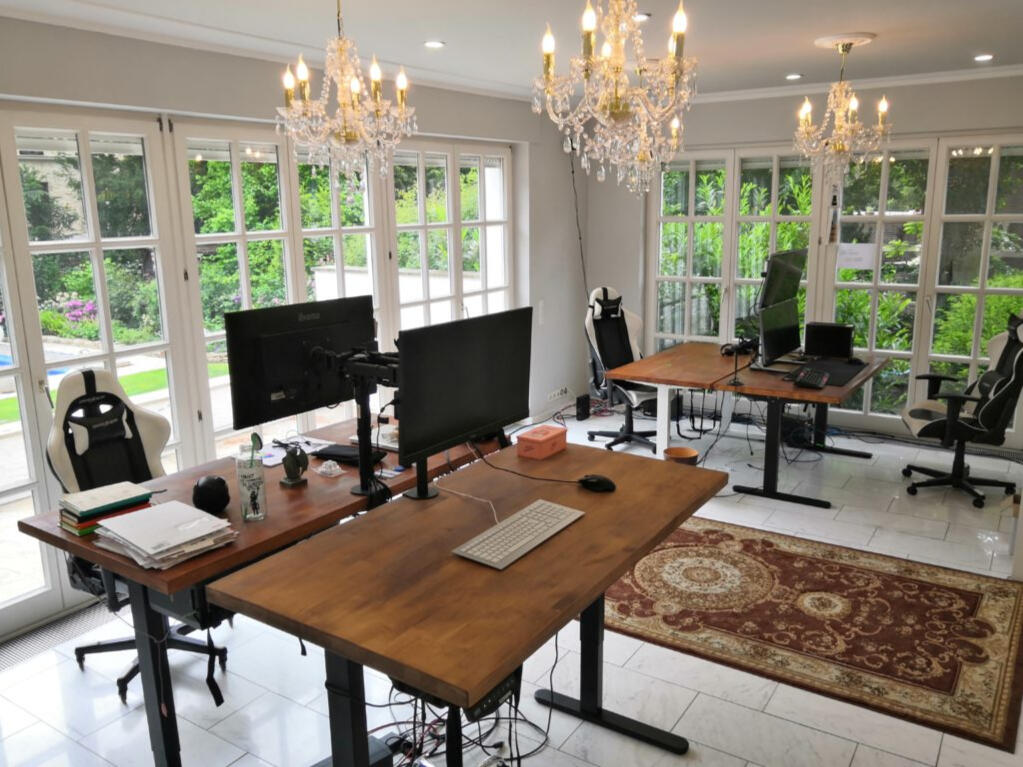 Coworking Space - Coworking Platze im Großraumbüro
 - Coworking in der Schlossresidenz Osnabrück – 24/7 Arbeitsplatz für Kreative und Entrepreneurs 