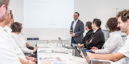Coworking Spaces - feste Arbeitsplätze vorhanden - Österreich - Vorträge oder Workshops werden zum Highlight fürs Team  - Sonnenland Teamspace