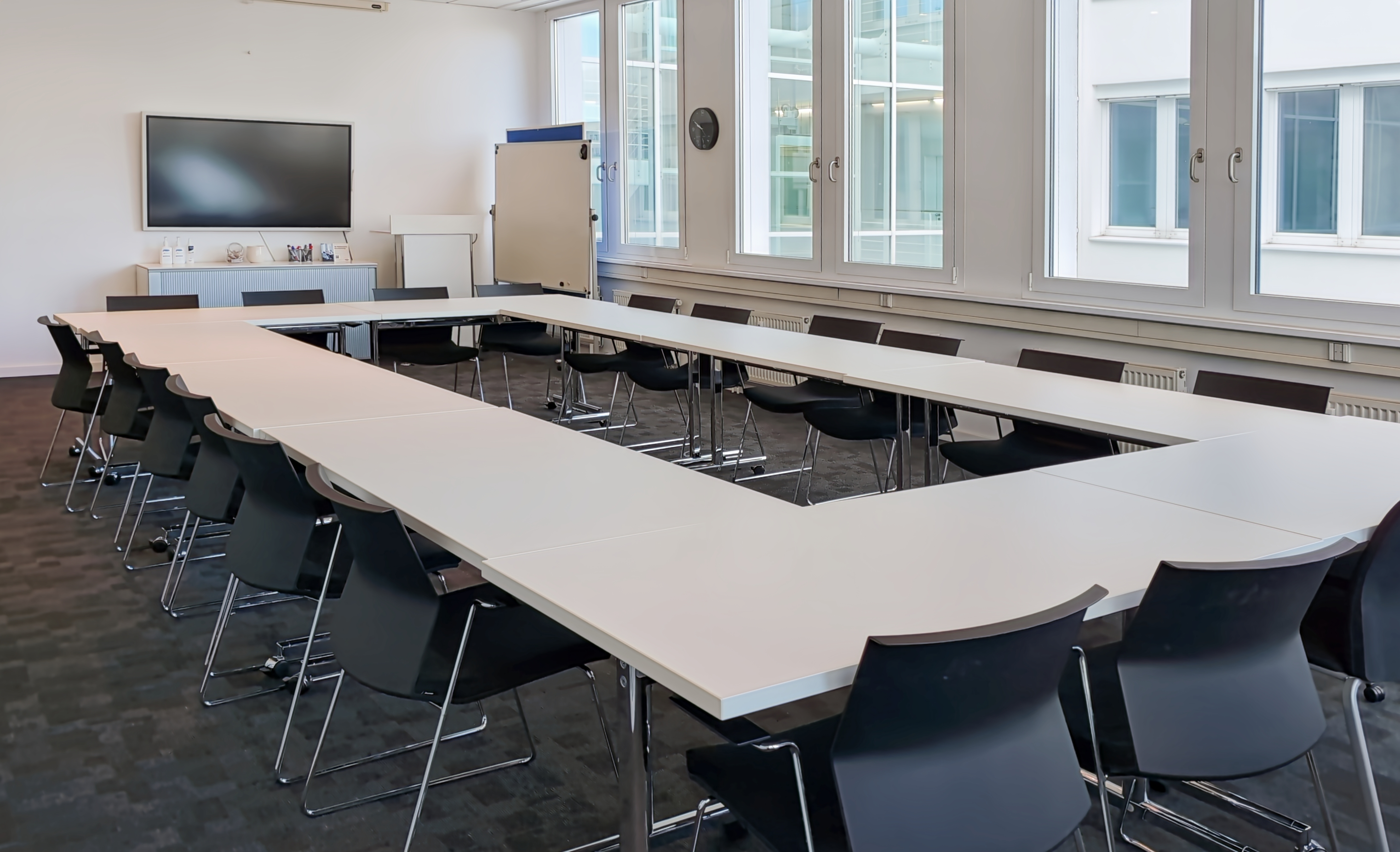 Coworking Space - Arbeitsplätze, Services und Support unterstützen Sie bei der Arbeit in Regus STEP