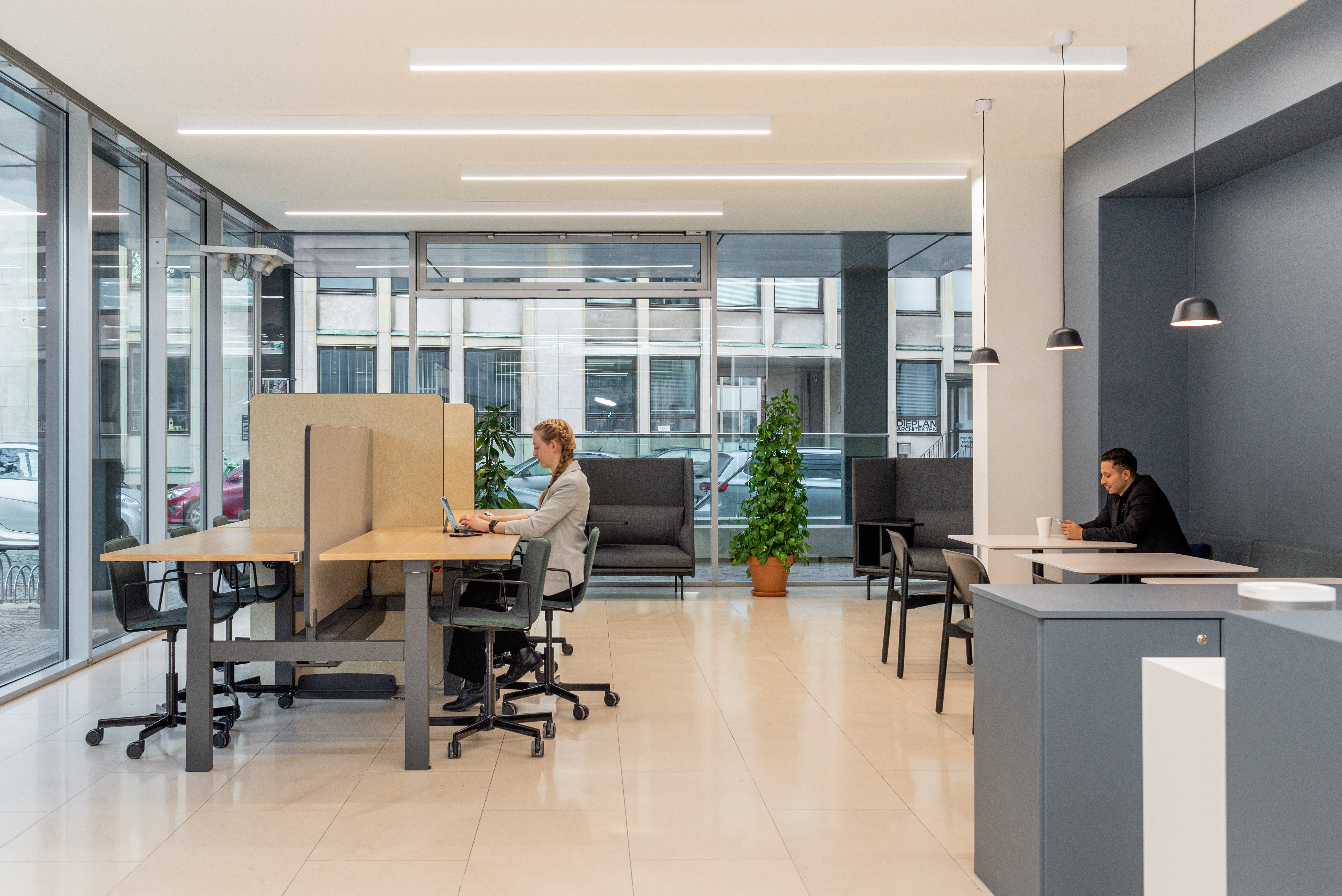 Coworking space - Arbeitsplätze, Services und Support unterstützen Sie bei der Arbeit in Regus Bei den Mühren 1