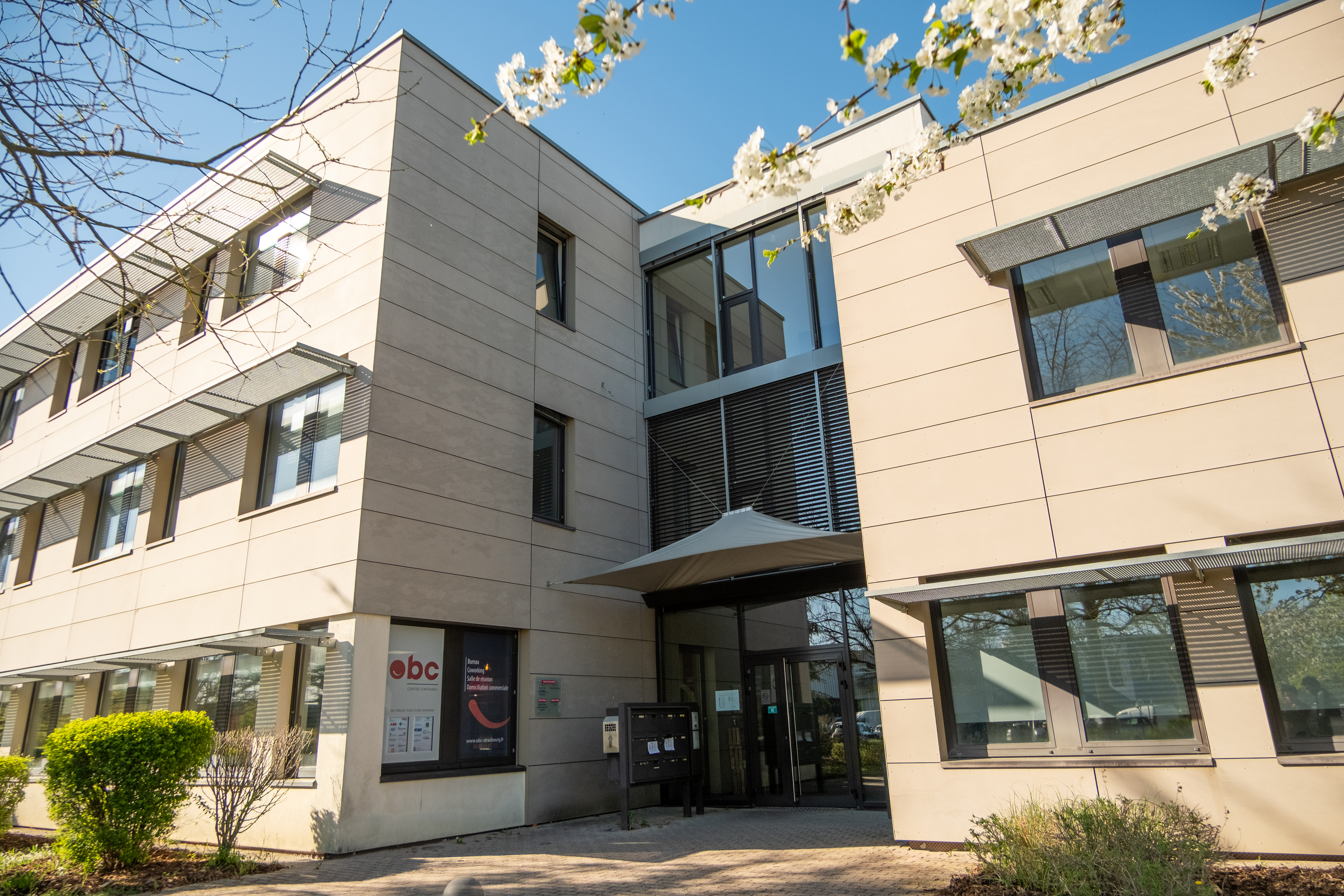 Coworking Space - The main entrance - Centre d'affaire Obc